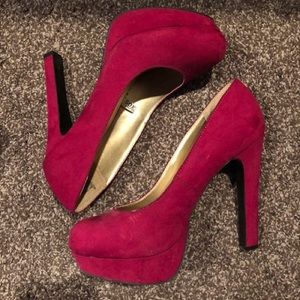 Fuchsia pumps